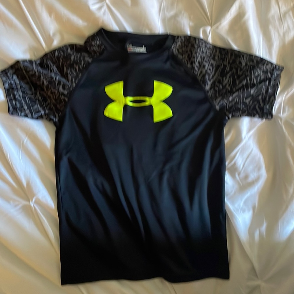 Under Armour SS size 7